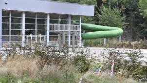 <p>Was ist Hecke, was ist Grünfläche? Auf der Liegewiese des Eupener Wetzlarbads verschwimmen in diesem Sommer die Grenzen.</p>