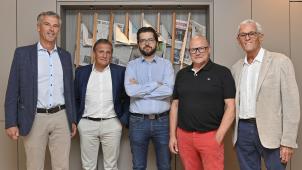 <p>Die Investoren Eric Thommessen (ganz links) und Ernst Thommessen (ganz rechts) sowie GrenzEcho-Direktor Olivier Verdin, Christian Schmitz und Oswald Schröder (von links).</p>