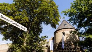 <p>Blick auf die Zentrale des Karnevalvereins Blauen Funken, dessen Ehrenpräsident Peter Griesemann und weitere Familienmitglieder bei einem Flugzeugabsturz ums Leben kamen.</p>