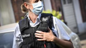 <p>Seit nunmehr zwei Monaten sind die Polizisten der Polizeizone Herver Land mit Bodycams ausgestattet. Die Beamten der Zone Weser-Göhl können schon seit längerer Zeit auf dieses Material zurückgreifen.</p>