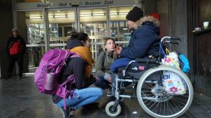 <p>„Infirmiers de rue“ hilft Obdachlosen auf Belgiens Straßen, wie hier die Streetworkerinnen Sarah und Elisabeth am Bahnhof Bruxelles-Midi.</p>