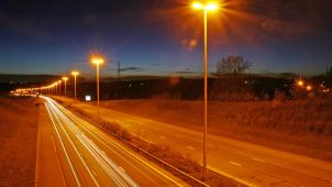 <p>Um die Stromkosten zu sehen, gehen auf den Autobahnen und auf gewissen Regionalstraßen in der Wallonie ab heute die Lichter aus - zumindest teilweise.</p>