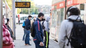 <p>In Bussen und Bahnen gilt in Nordrhein-Westfalen weiterhin eine Maskenpflicht.</p>