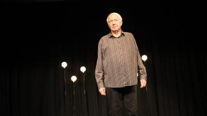 <p>Fredy Schumacher beherrscht die hohe Kunst, „nur“ mit Gedichten ein Publikum konzentriert zuhören zu lassen und perfekt zu unterhalten.</p>
