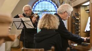 <p>Der Organist Bernard Foccroulle und die Violinisten Yun Kim und François Fernandez stellten die Rosenkranz-Sonaten von Heinrich Ignaz Franz Biber vor im musikalischen Dialog mit einigen Choralvorspielen von Johann Sebastian Bach.</p>