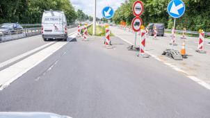 <p>Der Verkehr auf der E 40 wird ab Montag über die linke, bereits fertig gestellte Fahrbahn geleitet. Voraussichtlich dauern die Arbeiten zwei Wochen.</p>