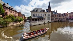 <p>Wegen seiner zahlreichen Kanäle und seines unbestrittenen Charmes wird es das „Venedig des Nordens“ genannt.</p>