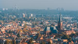 <p>An Blick von oben auf die Brüsseler Gemeinde Koekelberg – im Hintergund ist das Atomium zu sehen</p>