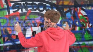 <p>Der 18-jährige Sprayer hat sich mit der Stadt Eupen auf eine Rückzahlung der Schäden geeinigt.</p>