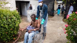 <p>Es wird befürchtet, dass sich die Cholera in Haiti weiter ausbreiten wird. Betroffene werden unter anderen im Medizinischen Zentrum von „Ärzte ohne Grenzen“ behandelt.</p>