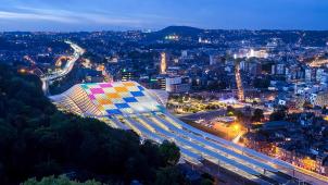 <p>Der Bahnhof Lüttich-Guillemins ist für ein Jahr Schauplatz eines monumentalen Werkes von Daniel Buren.</p>