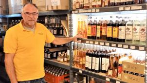 <p>Geschäftsführer Burkhard Spang ist stolz auf seine Angebotspalette.</p>