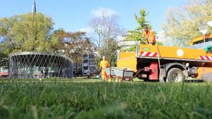 <p>Am Mittwoch war die Rasenpflege in vollem Gange.</p>