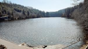 <p>Wer sein Trinkwasser aus der Perlenbachtalsperre bezieht, muss mit einer deutlichen Preissteigerung rechnen.</p>