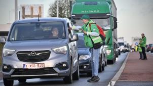 <p>In der Eupener Industriezone informieren die Gewerkschafter über ihre Anliegen.</p>