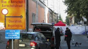 <p>An einer Kreuzung stach der mutmaßliche Täter auf die beiden Polizisten in ihrem Streifenwagen ein.</p>