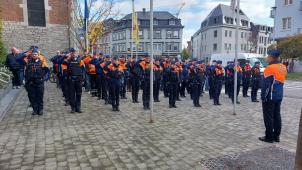 <p>In Eupen beteiligten sich zahlreiche Polizisten an der landesweiten Gedenkaktion für den getöteten Kollegen.</p>