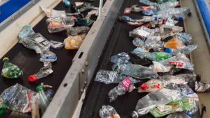 <p>In der Anlage gibt es 18 optische Sortiersysteme und 2,7 km Förderbänder.</p>