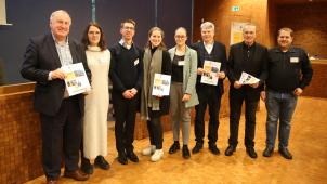 <p>Die vierte Bürgerversammlung überreichte am Samstag ihre Empfehlungen zur digitalen Teilhabe in Ostbelgien den Vertretern der Politik im Parlament der DG.</p>