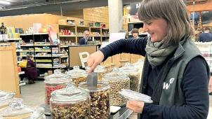 <p>Die Zahl der Käufer, die aus Überzeugung oder aus Gesundheitsgründen im Bio-Laden einkaufen, wächst. „Wir sind mit der Zahl unserer Kunden gewachsen“, sagt Lina Wolfs, Geschäftsführerin von „Le Bon Wagon“ in Eupen.</p>