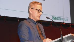<p>Kein Wischiwaschi: AVED-Vizepräsident Bernd Hugo bezog am Freitagabend deutlich Stellung.</p>