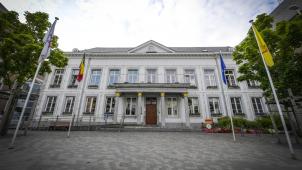 <p>Blick auf das Eupener Rathaus, in dem der Stadtrat am Mittwochabend die finanziellen Weichen für das kommende Jahr stellte.</p>