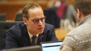 <p>Colin Kraft (CSP) spendete Lob für die Arbeit im Bildungswesen, sparte aber auch nicht mit Kritik.</p>