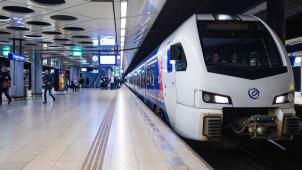 <p>Der Nachtzug von Maastricht zum Flughafen Schiphol soll ab jetzt regelmäßig verkehren.</p>