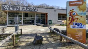 <p>Blick auf das Eupener Wetzlarbad: Seit der Hochwasserkatastrophe im Juli 2021, die die Anlage schwer in Mitleidenschaft gezogen hat, ist der Betrieb eingestellt.</p>