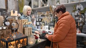 <p>Schmuck und Kunsthandwerk findet immer seinen Weg auf den Gabentisch.</p>