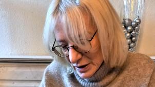 <p>Archivleiterin Els Herrebout ist in die vorliegenden Akten vertieft.</p>