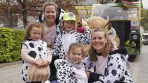 <p>Gute Laune und schönes Wetter zum Karneval im Mai in Raeren.</p>