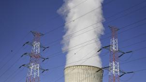 <p>Föderalregierung und Energiekonzern Engie-Electrabel brauchen mehr Zeit, um eine Einigung über die Laufzeitverlängerung der Kernreaktoren Tihange 3 und Doel 4 zu erzielen. Auf diesem Bild ist das Atomkraftwerkv on Tihange bei Huy zu sehen.</p>