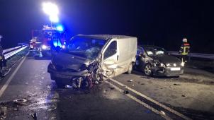 <p>Schwerer Verkehrsunfall am Dienstag auf der A 60 nahe Winterspelt: Drei Fahrzeuginsassen wurden bei dieser Kollision verletzt.</p>