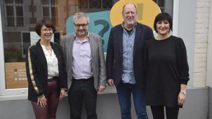 <p>Die designierte Schöffin Alexandra Barth-Vandenhirtz, Guido Breuer (Präsident der Eupener SP-Lokalsektion), der scheidende Schöffe Werner Baumgarten und die Stadtverordnete Kirsten Neycken-Bartholemy (von links) stellten sich am Mittwochmorgen vor dem Bürgerbüro zum Gruppenbild.</p>