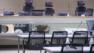 <p>Auch am Mittwoch geriet der Prozess der Brüsseler Terrorattentate ins Stocken. Der Grund waren erneut die Leibesvisitationen, denen sich die inhaftierten Angeklagten an jedem Prozesstag unterziehen müssen.</p>
