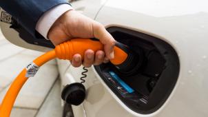 <p>Ab 2035 werden in der EU keine neuen Fahrzeuge mit Verbrennungsmotor mehr zugelassen – die Welt steuert also auf elektrische Mobilität zu.</p>