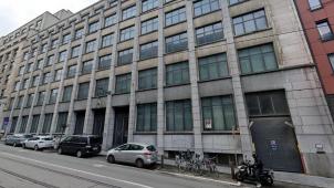 <p>In dieser Immobilie in Schaerbeek haben sich bis zu 1.000 Menschen eingenistet.</p>