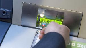 <p>Die Verbraucherschutzzentrale erwägt zusammen mit der DG-Regierung eine Klage gegen „Card Stop“ wegen Missachtung der deutschen Sprache. Vor diesem Hintergrund wurde ein Zeugenaufruf gestartet.</p>