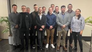 <p>Die Teilnehmer und Betriebsleiter (v.l.): Maxime Veithen, Bernd Hugo, Edgard Sepulchre, John Wiesemes, Pascal Krott, Benjamin Dethier, Dean Theis, Loic Schmets, Julien Boveroux, Tom Heinrichs und Thierry Heins mit Ministerin Lydia Klinkenberg</p>