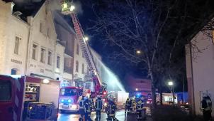 <p>Traurige Bilanz - Ein Mensch überlebte das Feuer nicht.</p>