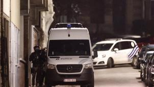 <p>Die Polizei war am Montagabend im Brüsseler EU-Viertel mit einem Großaufgebot zugegen.</p>