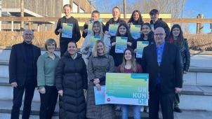 <p>Die Schüler sind stolz auf ihren Sieg und freuen sich auf die Reise nach Berlin.</p>