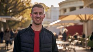 <p>Heute lebt Luca Bischoni in einem Studentenwohnheim in Aachen und möchte anderen Betroffenen dabei helfen, ihr Potenzial zu entfalten.</p>