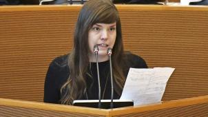 <p>Anne Kelleter hinterfragt die geplante Errichtung einer Lachsfarm in Baelen kritisch.</p>