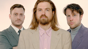 <p>Das Trio Brandt Bauer Frick macht handgemachte und knallende Musik für den Dancefloor an der Schnittstelle zwischen House, Electronic, Dance, Minimal und Techno.</p>
