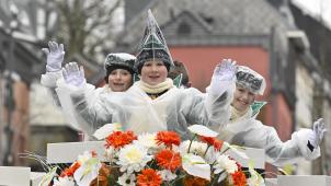 <p>Der Eupener Kinderprinz Thibo I. mit seinen Pagen Camille und Liana.</p>