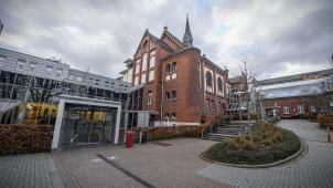 <p>Hat es am St.Nikolaus-Hospital kriminelle Machenschaften gegeben? Dieser Frage geht ab heute das Eupener Strafgericht nach.</p>