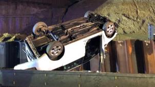 <p>Am Montagmorgen ist ein Autofahrer (59) mit seinem Opel an der Anschlussstelle Broichweiden von der Bundesautobahn 44 im Bereich einer demontierten Autobahnbrücke in die Tiefe gestürzt. Dabei erlitt er leichte Verletzungen.</p>