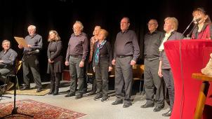 <p>Die Kabarettgruppe Jedermann meldet sich mit Klamauk, Gesang und Gedichten zurück: Das 19. Programm stellten sie am Wochenende gleich drei Mal im Foyer des Jünglingshauses vor.</p>